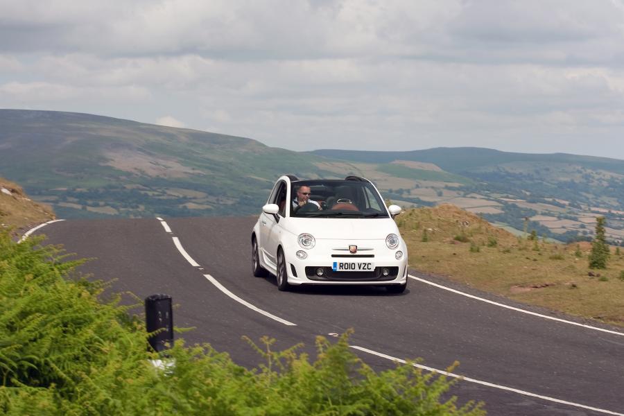  Abarth 500C 2010 года  (UK) (фото 5 из 32)